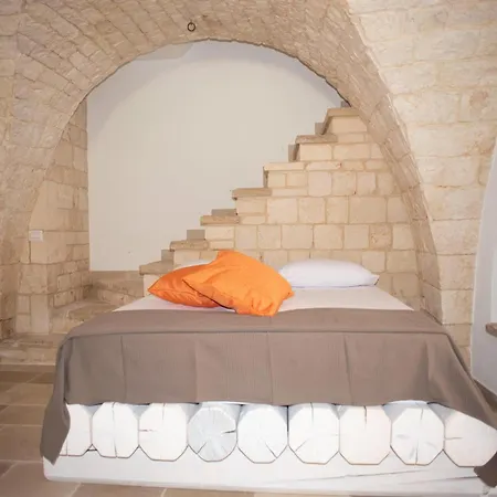 Tower House In Puglia With Pool And Coast Views בית נופש