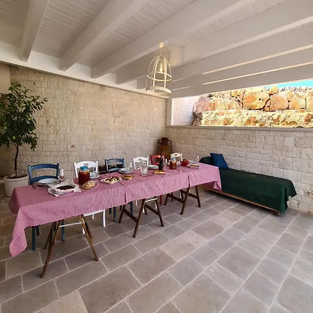 בית נופש Tower House In Puglia With Pool And Coast Views