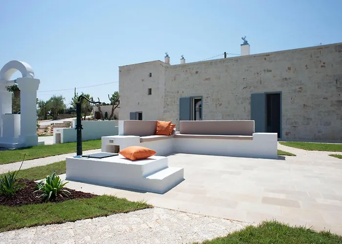 Tower House In Puglia With Pool And Coast Views 別荘